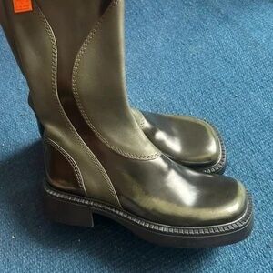 Elegant Olive Green Boots